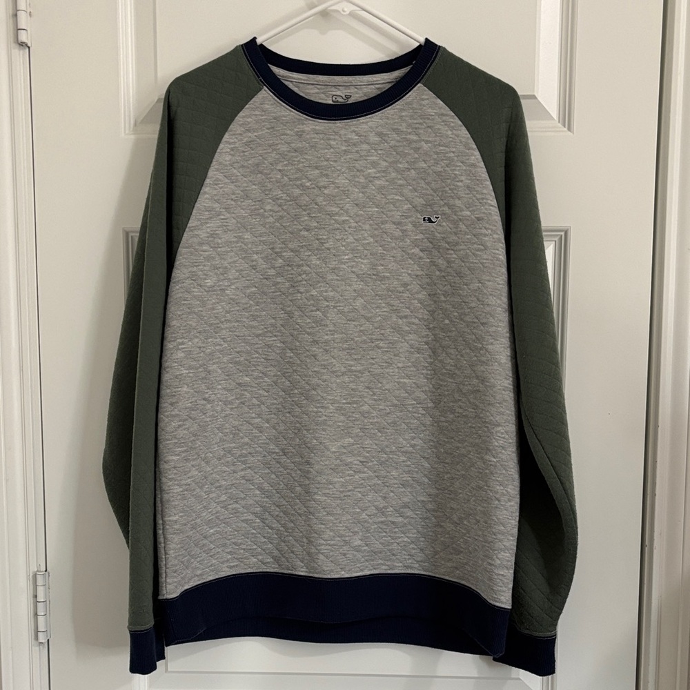 Vineyard Vines Quilted Sweatshirt with raglan sleeves contrast color crewneck M